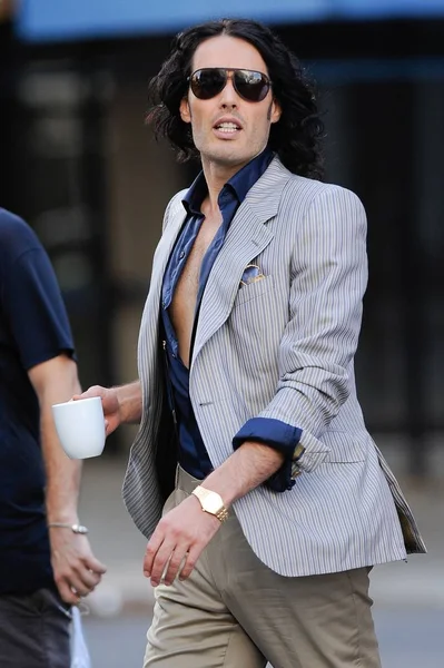 Russell Brand Enters Arthur Movie Set Chelsea Out Celebrity Candids — Stock Photo, Image