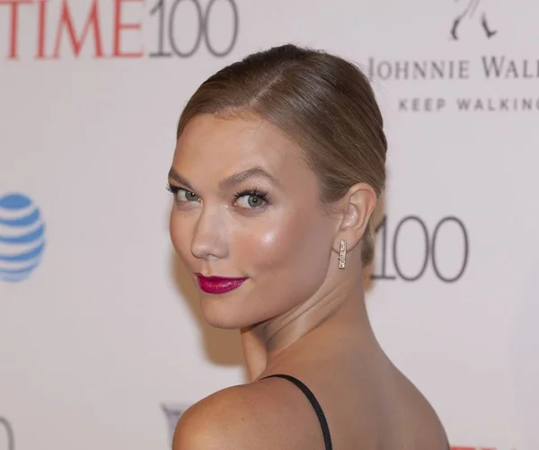 Karlie Kloss Στις Αφίξεις Για Time 100 Εορταστικό Δείπνο 2016 Φωτογραφία Αρχείου