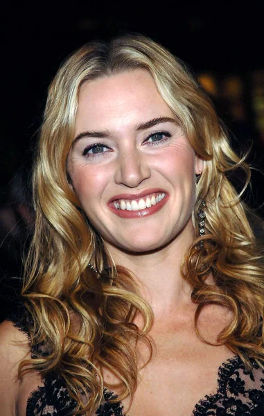 Kate Winslet Las Llegadas Para Jarhead Estreno Por Universal Pictures Imagen de archivo