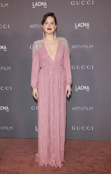 Dakota Johnson Gucci Giyiyor 2017 Lacma Art Film Gala Los Stok Fotoğraf