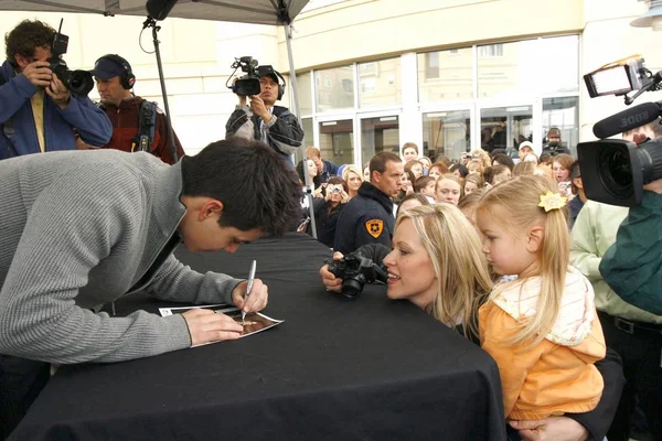 David Archuleta Magasin Pour David Archuleta Autograph Signing Store Gateway Photo De Stock