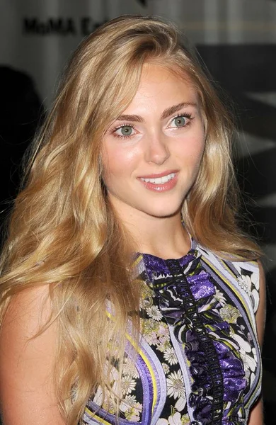 Interview] AnnaSophia Robb for THE EXPECTING