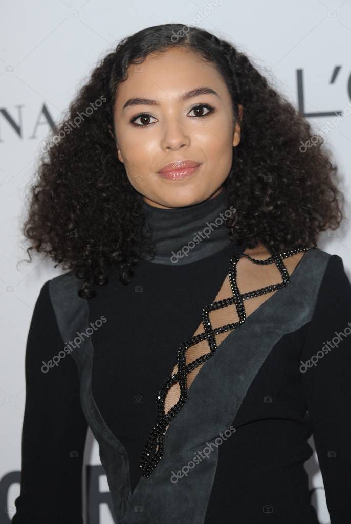 Jessica Sula en las llegadas para 2017 GLAMOUR Women of The Year Awards