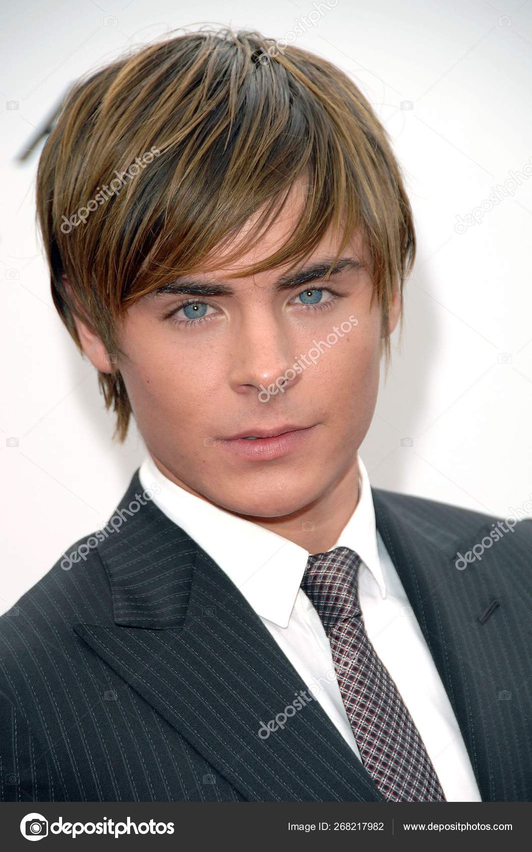 Zac Efron Arrivals Los Angeles Premiere Hairspray Mann''s Village Theatre —  Stock Editorial Photo © everett225 #268217982, image size:1063x1700