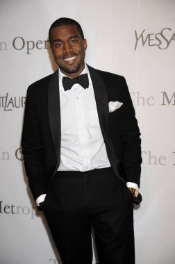 Kanye Batı Metropolitan Opera 125th yıldönümü Gala, Lincoln Center, New York, NY Mart 15, 2009 Metropolitan Opera House için gelenler. Fotoğraf: Kristin Callahan/Everett Collection