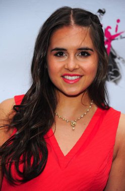 Carly Rose Sonenclar Broadway'de Gigi Müzikal Açılış Gecesi Revival için gelenler, Neil Simon Tiyatrosu, New York, Ny Nisan 8, 2015. Fotoğraf: Gregorio T. Binuya / Everett Koleksiyonu