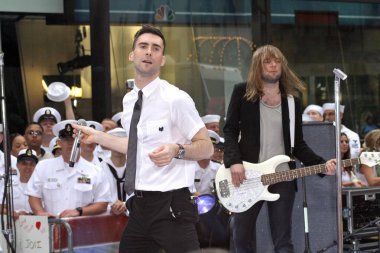 Adam Levine, Mickey Madden Maroon 5 ile Nbc Today Show Konseri için sahnede, Rockefeller Center, New York, Ny, Mayıs 28, 2007. Fotoğraf: Steve Mack / Everett Koleksiyonu