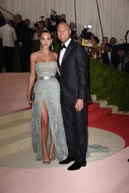 Hannah Davis, Derek Jeter Manus x Machina için gelenler: Moda Teknoloji Çağında Açılış Gecesi Kostüm Enstitüsü Yıllık Gala - Bölüm 3, Metropolitan Sanat Müzesi, New York, Ny Mayıs 2, 2016. Fotoğraf: Derek Storm / Everett Koleksiyonu
