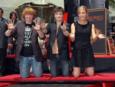 Rupert Grint, Daniel Radcliffe, Emma Watson Harry Potter ayak-baskı ve Wand-baskı töreni için indüksiyon töreni, Grauman ' 's Çin Tiyatrosu, Los Angeles, CA, Temmuz 09, 2007. Fotoğraf: Dee Cercone/Everett Collection
