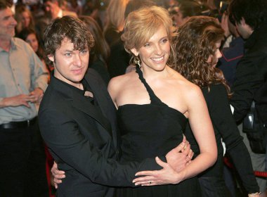 Dave Galafassi, Toni Collette gelen gelen onun Shoes Premiere Toronto Film Festivali 'nde, Roy Thompson Hall, Toronto, on, Eylül 14, 2005. Fotoğraf: Malcolm Taylor/Everett Collection