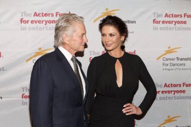 Michael Douglas, Catherine Zeta-Jones aktörler fon kariyer geçiş için dansçılar Jubilee Gala, New York Marriott Marquis, New York, YT 1 Kasım 2017 için gelenler. Fotoğraf: Jason Smith/Everett Collection 