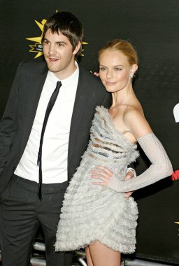 Jim Sturgess, Kate Bosworth (Chanel couture elbise ve eldiven giyiyor) Premiere Columbia resimleri ' 21, Planet Hollywood Resort ve Casino, Las Vegas, NV, 12 Mart 2008 için gelenler. Fotoğraf: James Atoa/Everett Collection