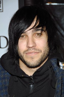Pete Wentz ı Legend Premiere, WAMU Theatre Madison Square Garden, New York, NY, 11 Aralık 2007 için gelenler de. Fotoğraf: George Taylor/Everett Collection