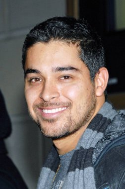 Wilmer Valderrama dışarı ve hakkında Sal için-candids Mercedes-Benz Moda Haftası 2008 sonbahar koleksiyonları, Bryant Park, New York, NY, Şubat 05, 2008. Fotoğraf: Desiree Navarro/Everett Collection