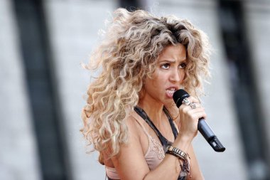 Shakira on stage for ABC Good Morning America Summer Concert Series with Shakira, Bryant Park, New York, NY, June 03, 2005. Photo by: Fernando Leon/Everett Collection