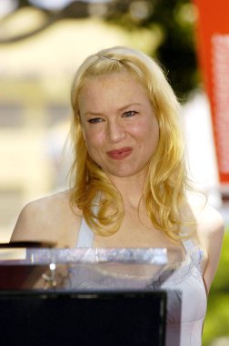 Renee Zellweger, Hollywood Boulevard, Hollywood, CA, May 24, 2005 için Fame of Star için başlama töreninde Fotoğraf: Michael Germana/Everett Collection
