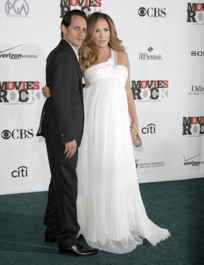 Marc Anthony, Jennifer Lopez (bir Versace Resort elbise giyiyor) filmler Rock için gelen-film müzik bir kutlama, Kodak Theatre, Los Angeles, CA, Aralık 02, 2007. Fotoğraf: adam Orchon/Everett Collection