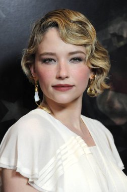 Haley Bennett, Thank You For Your Service Premiere, L.A. Live Regal Cinemas, Los Angeles, Ca October 23, 2017 için gelenler. Fotoğraf: Dee Cercone /Everett Collection