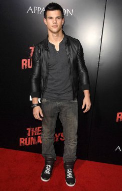 Taylor Lautner Runaways Premiere için gelenler, Cinerama Dome Arclight Hollywood, Los Angeles, Ca Mart 11, 2010. Fotoğraf: Dee Cercone /Everett Collection