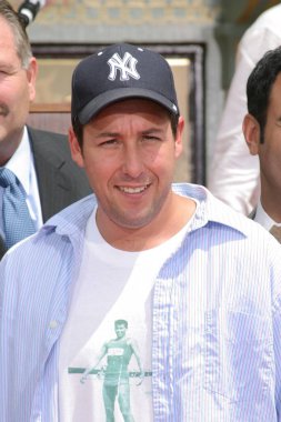 Adam Sandler Grauman ' 's, Grauman ' ın Çin Tiyatrosu, Los Angeles, CA, Salı, Mayıs 17, 2005 Adam Sandler handprint & ayak Izi töreni için indüksiyon töreni. Fotoğraf: Effie Naddel/Everett Collection