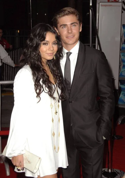 Vanessa Hudgens Zac Efron Érkezések Premiere High School Musical Vezető — Stock Fotó