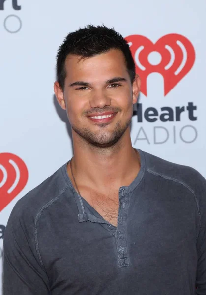 Taylor Lautner Asistió Iheartradio Music Festival Village 2015 Fri Mgm — Foto de Stock