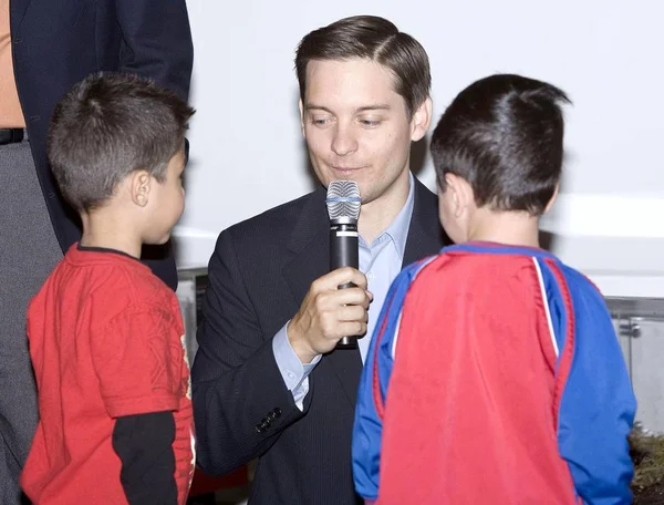 Tobey Maguire Kids Visit Tobey Maguire Exhibit Live Spiders Spider — Foto Stock