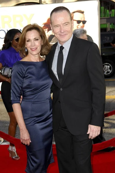 Robin Dearden, Bryan Cranston Larry Crowne Premiere için gelenler, Grauman Çin Tiyatrosu, Los Angeles, Ca Haziran 27, 2011. Fotoğraf: Elizabeth Goodenough / Everett Koleksiyonu