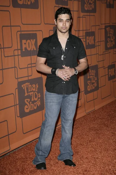 Wilmer Valderrama Bij Aankomst Voor That70Sshowseries Finaleparty Tropicana Het Roosevelt — Stockfoto