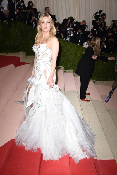 Kate Hudson Mengenakan Atelier Versace Pada Saat Kedatangan Untuk Manus — Stok Foto