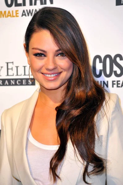 Mila Kunis Aux Arrivées Pour Cosmopolitan Fun Fearless Males 2011 — Photo