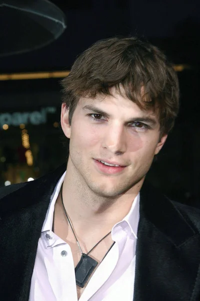 Ashton Kutcher Arrivals Guess Who Premiere Graumans Chinese Theatre Los — Stock Photo, Image