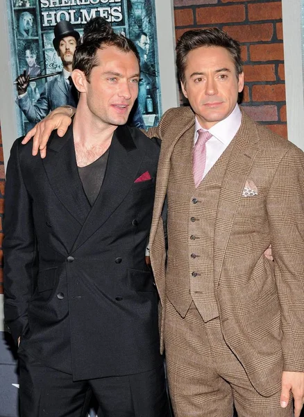 Jude Law Robert Downey Bij Aankomsten Voor Sherlock Holmes Premiere — Stockfoto