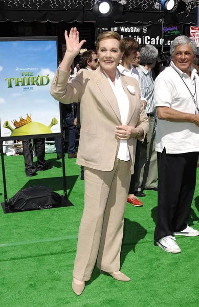 Julie Andrews Bij Aankomst Voor Dreamworks Premiere Van Shrek Derde — Stockfoto