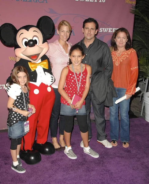 Steve Carell Arrivals Miley Cyrus Sweet Birthday Party Concert Disneyland — стоковое фото