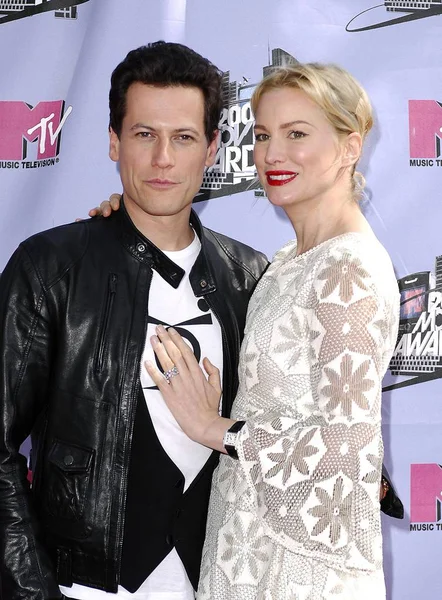 Ioan Gruffudd Alice Evans Při Příjezdu 2007 Mtv Film Awards — Stock fotografie