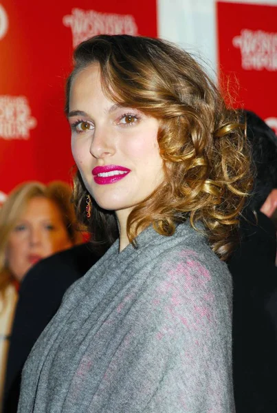 Natalie Portman Vid Ankomster För Magorium Wonder Emporium Premiere Dga — Stockfoto