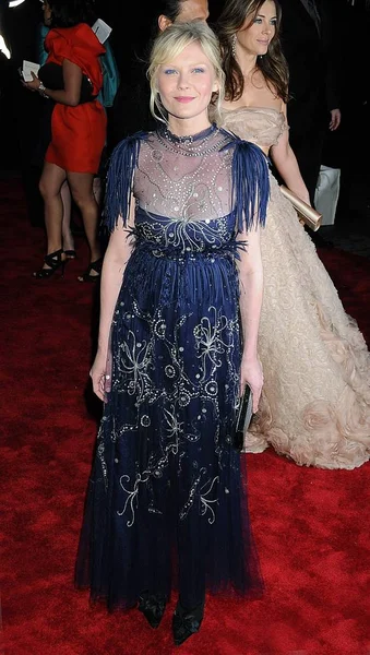 Kirsten Dunst Chanel Couture Kleid Und Mit Ferragamo Clutchtasche Bei — Stockfoto