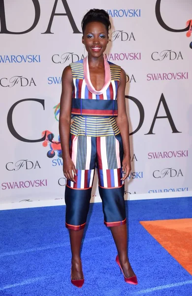 Lupita Nyong Vestindo Suno Chegadas Para 2014 Cfda Fashion Awards — Fotografia de Stock