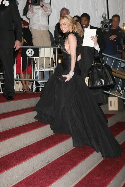Lindsay Lohan Wearing Zac Posen Arrivals Poiret King Fashion Metropolitan — Stock Photo, Image