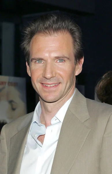 Ralph Fiennes Las Llegadas Para Constant Gardener Premiere Loews Lincoln — Foto de Stock