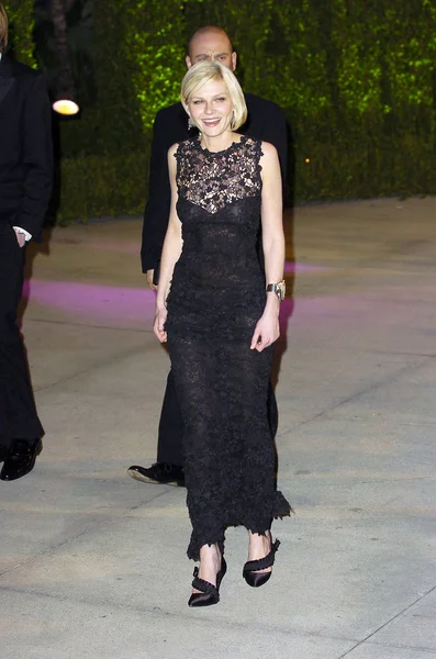 Kirsten Dunst Oblečením Chanel Náušnice Manžetový Náramek Freda Leightona Při — Stock fotografie