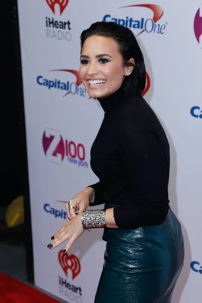 Demi Lovato Aux Arrivées Pour Iheartradio Jingle Ball Z100 Présenté — Photo