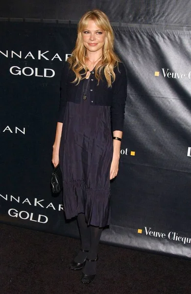 Michelle Williams Przyjazdy Dla Donna Karan Gold Fragrance Launch Party — Zdjęcie stockowe