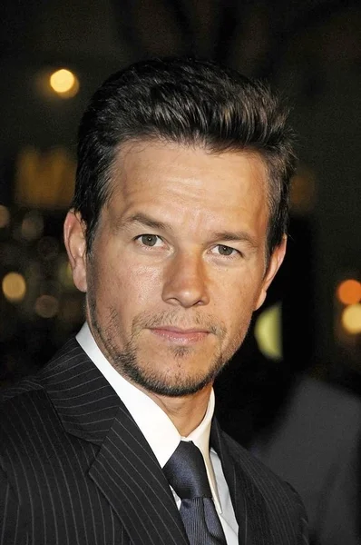 Mark Wahlberg Las Llegadas Para Shooter Premiere Mann Village Theatre —  Fotos de Stock