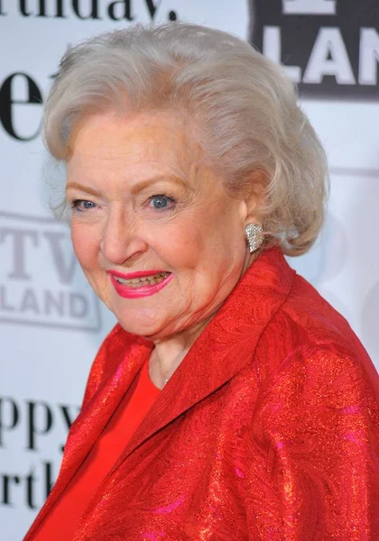 Betty White Arrivals Betty White 89Th Birthday Party Cirque New — Stock Photo, Image