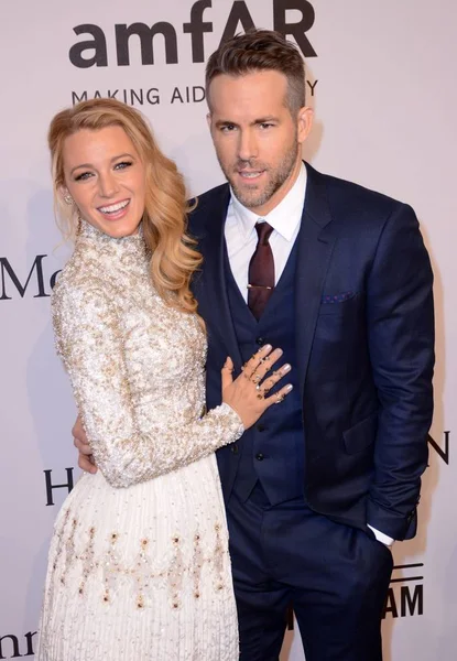 Blake Lively Ryan Reynolds Przy Przyjazdów Amfar Nowy Jork Gala Obraz Stockowy