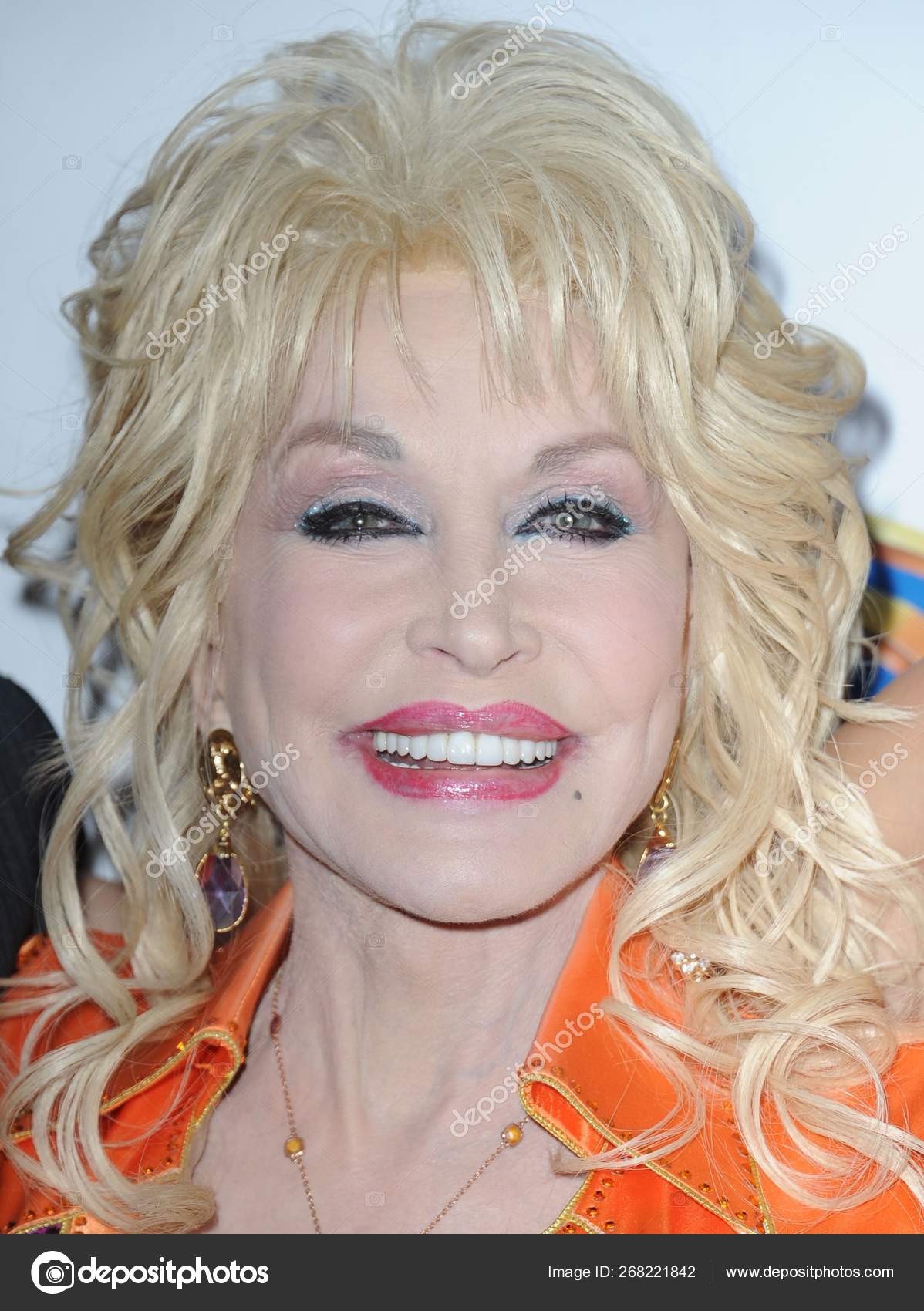 Dolly Parton Arrivals Dolly Partons Coat Many Colors Premiere