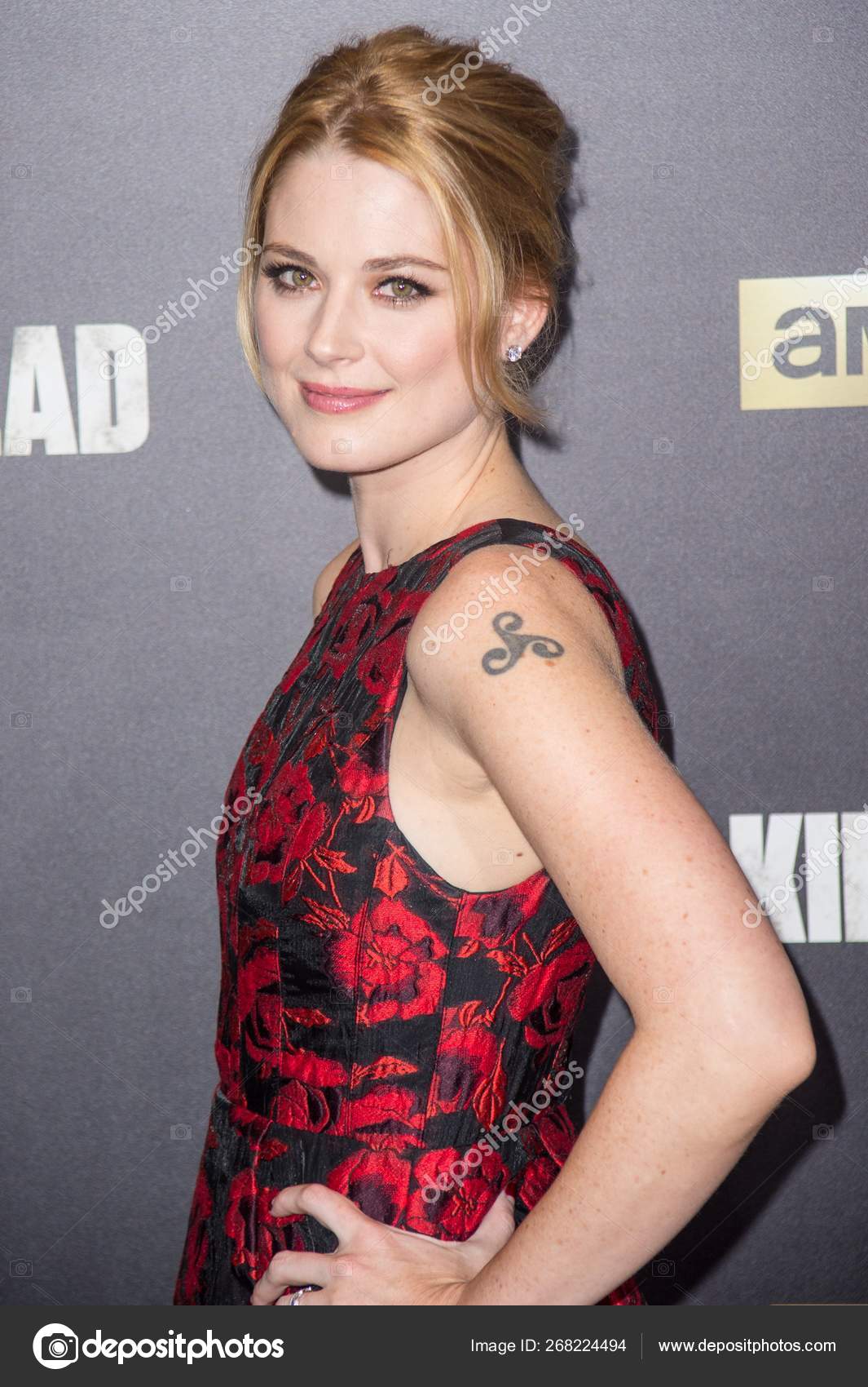 Alexandra Breckenridge Arrivals Walking Dead Season Six Premiere