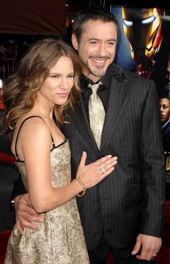 Robert Downey Jr, Susan Downey Premiere Ironman için gelenler, Grauman Çin Tiyatrosu, Los Angeles, Ca, Nisan 30, 2008. Fotoğraf: David Longendyke / Everett Koleksiyonu